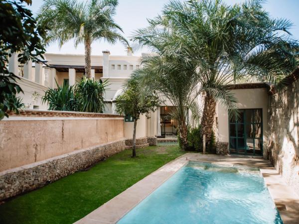 Les Deux Tours : photo 3 de la chambre suite avec piscine privée