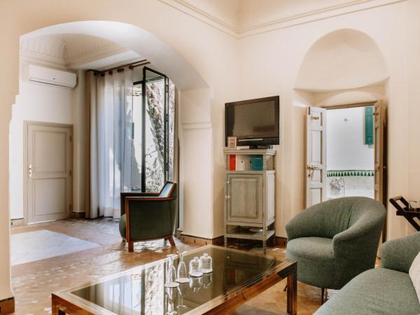 Les Deux Tours : photo 1 de la chambre suite avec piscine privée