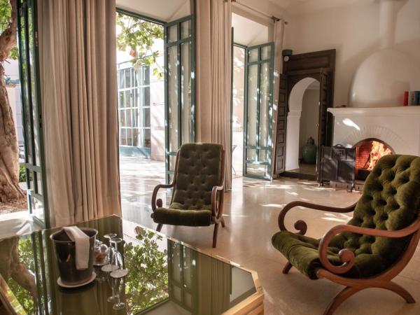 Les Deux Tours : photo 4 de la chambre chambre familiale avec piscine privée