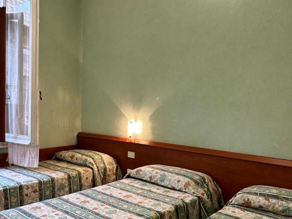 Hotel Barone : photo 4 de la chambre chambre quadruple avec douche