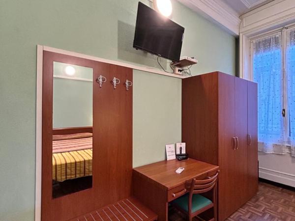 Hotel Barone : photo 3 de la chambre chambre triple confort avec douche