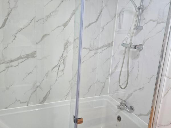 Rainsough Cottage Guest House - Sleeps upto 8 with ensuite - Free Parking & WiFi : photo 1 de la chambre appartement - rez-de-chaussée