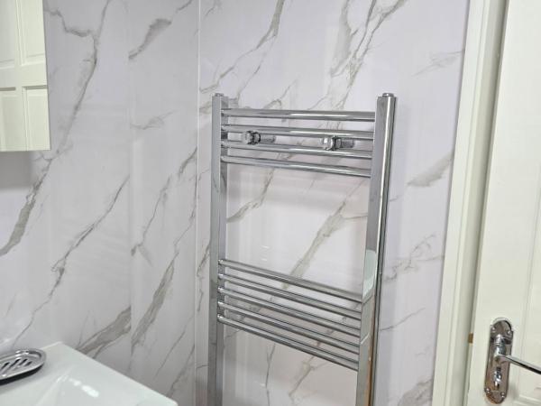 Rainsough Cottage Guest House - Sleeps upto 8 with ensuite - Free Parking & WiFi : photo 2 de la chambre appartement - rez-de-chaussée