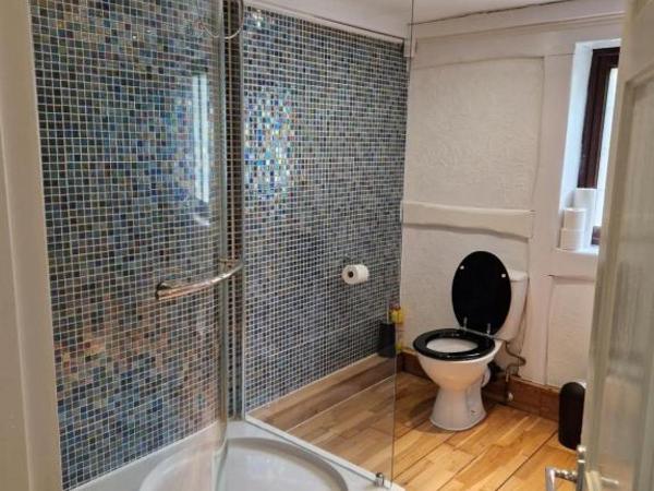 Rainsough Cottage Guest House - Sleeps upto 8 with ensuite - Free Parking & WiFi : photo 1 de la chambre chambre double deluxe avec douche