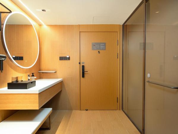 Yizhi Hotel - Guangzhou Taikoo Hui Plaza Shipaiqiao Subway Station Branch -Free shuttle bus for Canton Fair : photo 5 de la chambre chambre lits jumeaux exécutive