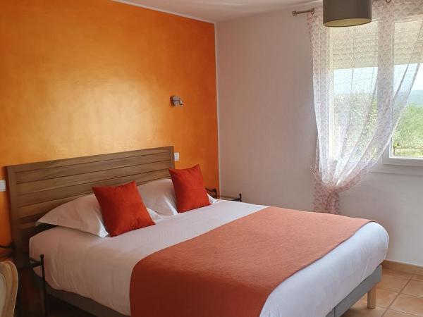 Le Mas des Quintrands Manosque - Motel de charme : photo 1 de la chambre chambre triple confort