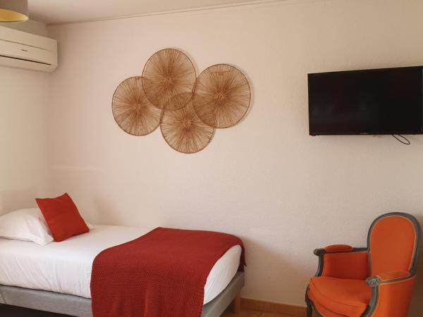 Le Mas des Quintrands Manosque - Motel de charme : photo 2 de la chambre chambre triple confort