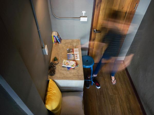 In a Box Hostel : photo 4 de la chambre chambre double avec salle de bains commune