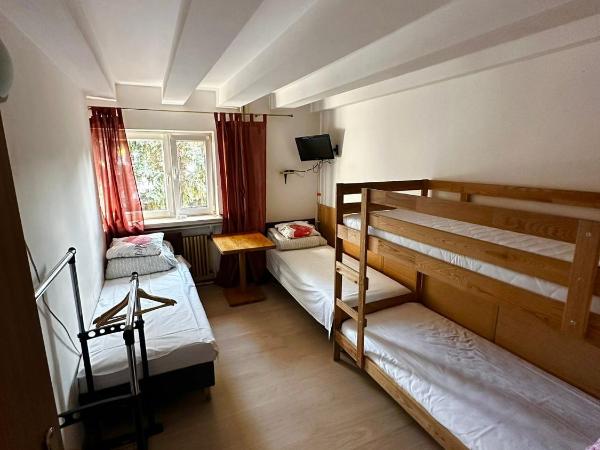 Hostel Tolek : photo 1 de la chambre chambre quadruple