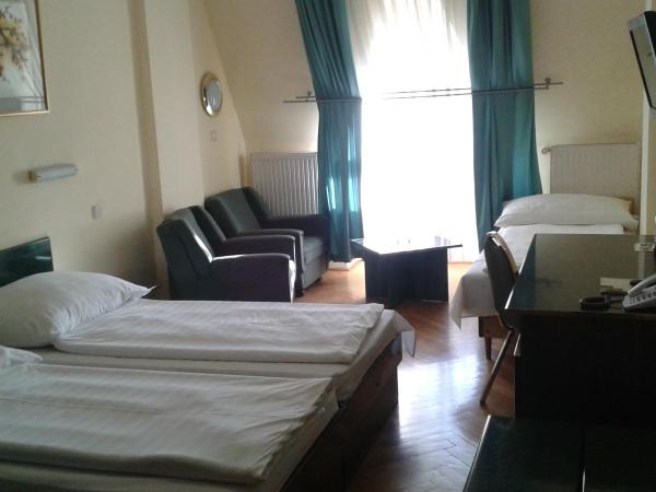 Hotel Bara Budapest : photo 2 de la chambre chambre triple avec douche