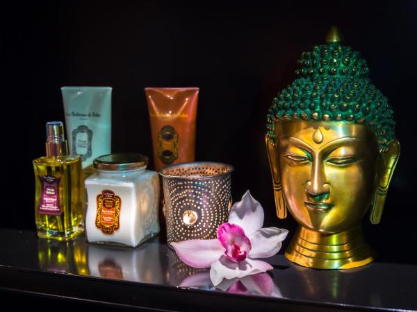 Buddha-Bar Hotel Prague : photo 8 de la chambre chambre double premier de luxe (2 adultes)