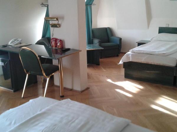 Hotel Bara Budapest : photo 2 de la chambre chambre familiale