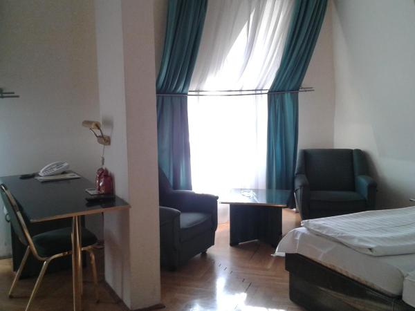 Hotel Bara Budapest : photo 3 de la chambre chambre familiale