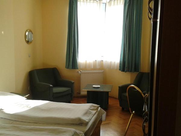 Hotel Bara Budapest : photo 4 de la chambre chambre double ou lits jumeaux