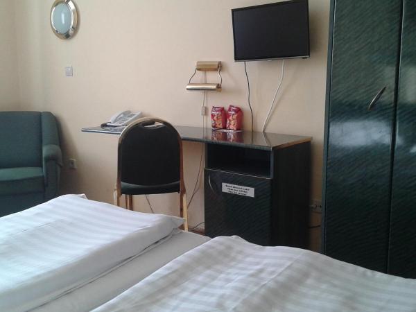 Hotel Bara Budapest : photo 6 de la chambre chambre double ou lits jumeaux