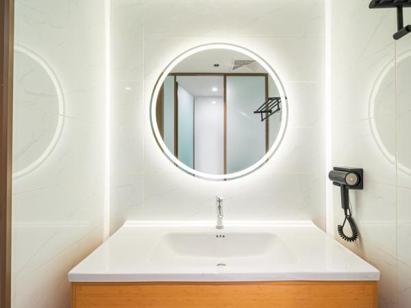 Denpa Inn - Shanghai Hongqiao Jinhui Road Branch : photo 5 de la chambre lit dans dortoir pour hommes de 4 lits avec salle de bains commune