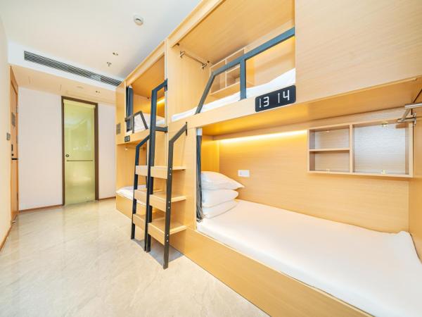 Denpa Inn - Shanghai Hongqiao Jinhui Road Branch : photo 1 de la chambre lit dans dortoir pour hommes de 4 lits avec salle de bains commune