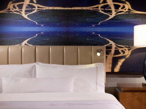 The Westin Dallas Park Central : photo 1 de la chambre chambre exécutive avec 2 lits doubles