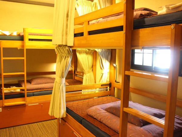 K's House Tokyo Oasis - Quality Hostel in Asakusa : photo 2 de la chambre lit simple dans dortoir mixte avec douche (4 adultes) 