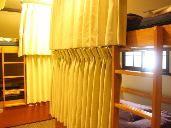 K's House Tokyo Oasis - Quality Hostel in Asakusa : photo 3 de la chambre lit simple dans dortoir mixte avec douche (4 adultes) 