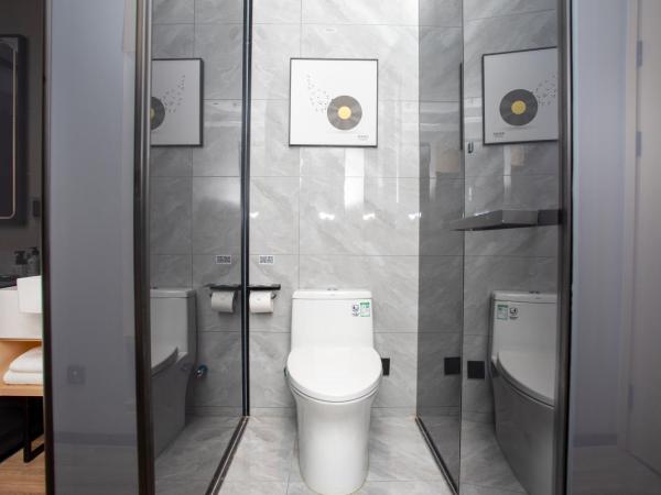 VX Hotel Shanghai Yixian Road Dabaishu : photo 1 de la chambre chambre lits jumeaux