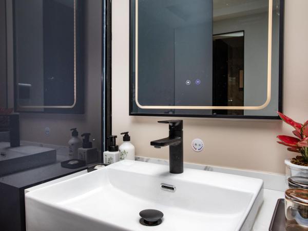 VX Hotel Shanghai Yixian Road Dabaishu : photo 5 de la chambre chambre lits jumeaux