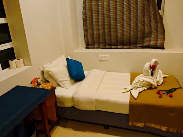 1 Jalan Jaya 7, walking distance to HUKM : photo 2 de la chambre chambre double avec salle de bains privative