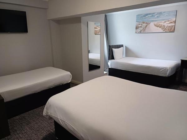 Kings Park Hotel : photo 4 de la chambre chambre quadruple