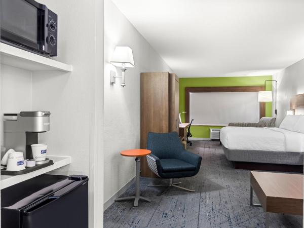 Holiday Inn Express Hotel & Suites Savannah Midtown, an IHG Hotel : photo 4 de la chambre suite lit king-size – non-fumeurs