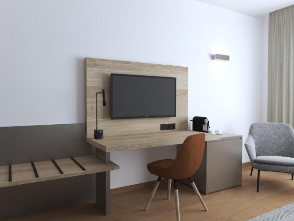 Hotel Crowne Plaza Madrid Airport : photo 1 de la chambre suite junior lit king-size