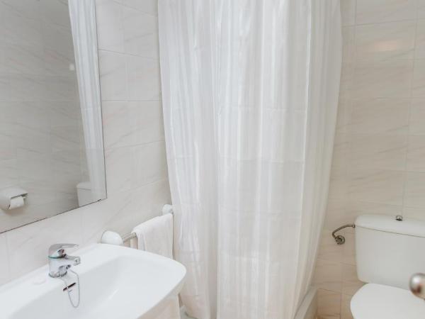 Marina Tossa : photo 5 de la chambre chambre lits jumeaux