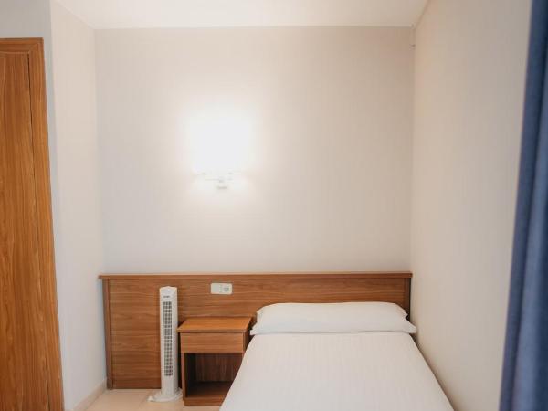 Marina Tossa : photo 1 de la chambre chambre simple avec balcon