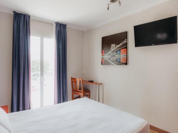 Marina Tossa : photo 2 de la chambre chambre double avec balcon