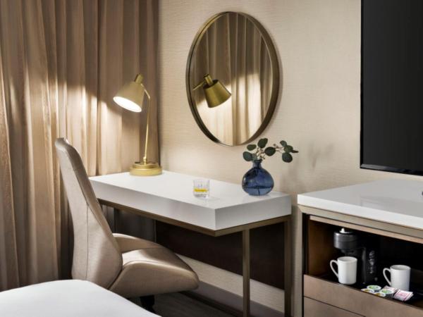 Crowne Plaza Toronto Airport, an IHG Hotel : photo 5 de la chambre chambre lit king-size supérieure