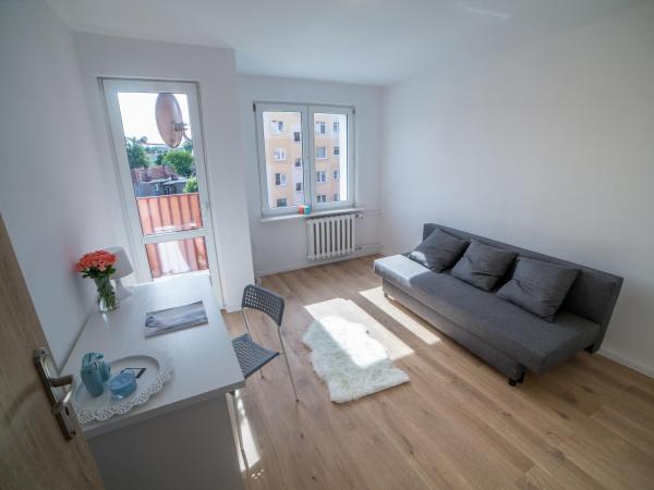 Wrzeszcz - Rooms for rent near to Old Town : photo 1 de la chambre chambre quadruple avec salle de bains commune