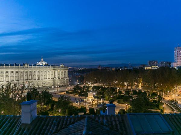 Hostal Central Palace Madrid : photo 1 de la chambre chambre double premium avec vue sur la ville