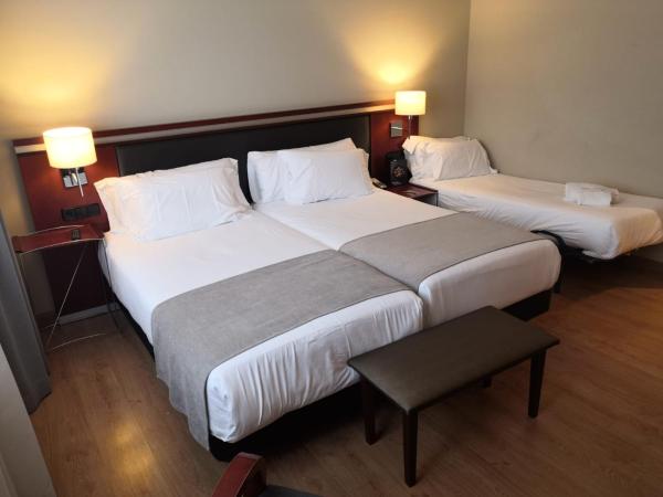 Abba Euskalduna Hotel : photo 1 de la chambre chambre double ou lits jumeaux standard avec lit d'appoint (2 adultes + 1 enfant)