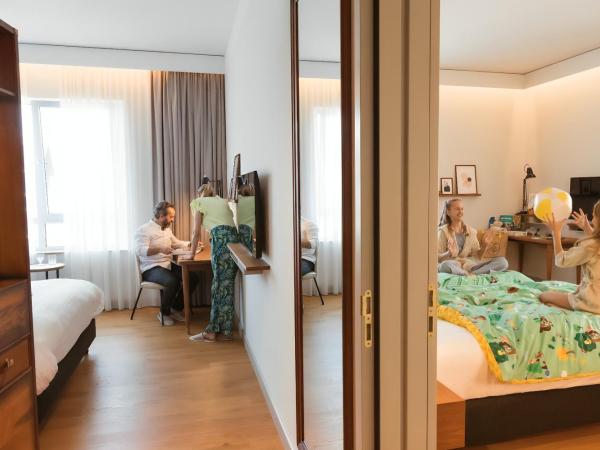 voco The Hague, an IHG Hotel : photo 1 de la chambre chambre familiale