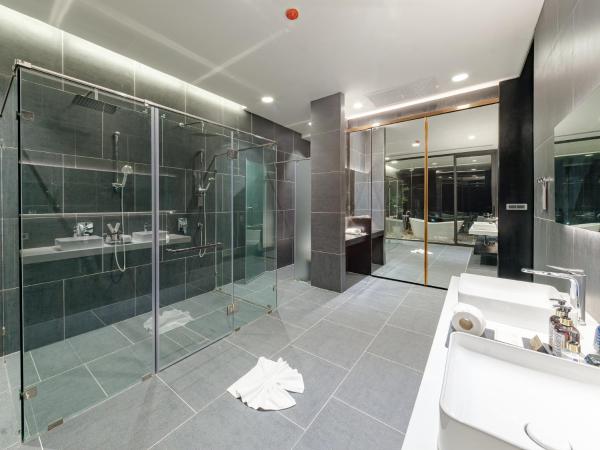The Grandiose Hotel Chiang Rai เดอะแกรนด์ดิโอสเชียงราย : photo 10 de la chambre suite junior avec balcon