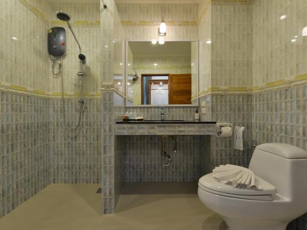 Princess River Kwai Hotel : photo 2 de la chambre chambre lits jumeaux de luxe avec vue sur la rivière