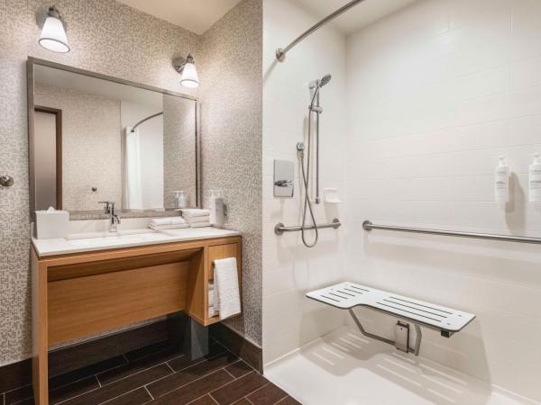 Home2 Suites by Hilton Albuquerque Downtown/University : photo 6 de la chambre studio with two queen beds and roll-in shower - mobility and hearing access/non-smoking