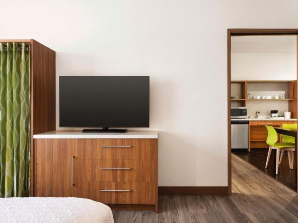 Home2 Suites by Hilton Albuquerque Downtown/University : photo 2 de la chambre suite 1 chambre lit king-size - non-fumeurs