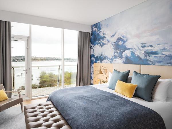 voco St. David's Cardiff, an IHG Hotel : photo 7 de la chambre chambre lit king-size avec balcon