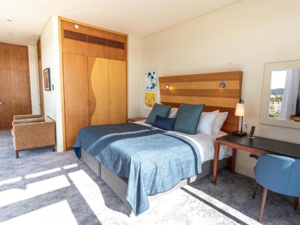 voco St. David's Cardiff, an IHG Hotel : photo 9 de la chambre chambre lit king-size avec balcon
