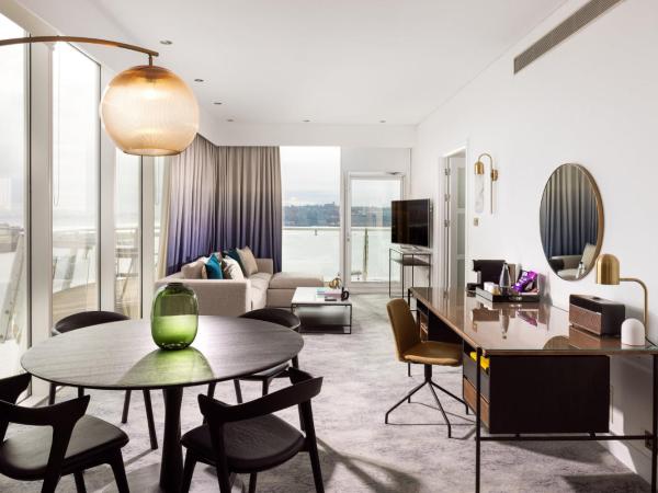 voco St. David's Cardiff, an IHG Hotel : photo 2 de la chambre super king suite with harbour and bay view - tiger bay