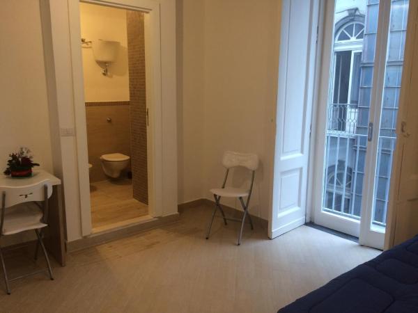 Base Napoli Mergellina : photo 7 de la chambre chambre triple confort avec balcon