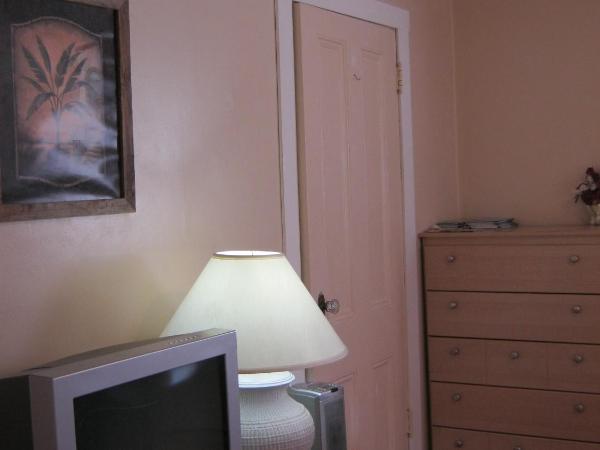 Kelowna Okanagan Lake Hostel : photo 1 de la chambre chambre lit queen-size avec balcon