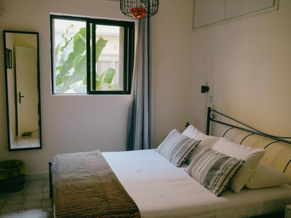 Rhodes Backpackers Boutique Hostel and Apartments : photo 6 de la chambre appartement avec balcon