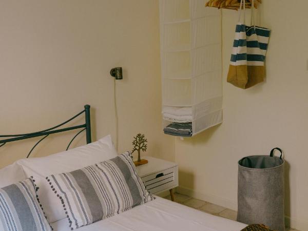 Rhodes Backpackers Boutique Hostel and Apartments : photo 5 de la chambre appartement avec balcon