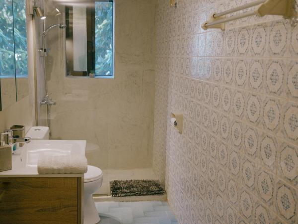 Rhodes Backpackers Boutique Hostel and Apartments : photo 7 de la chambre appartement avec balcon